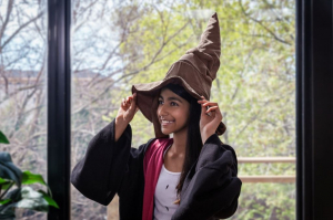 YuMe Harry Potter Teszlek Süveg magyarul beszélő 43cm (13095)