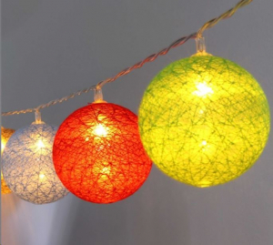 IRIS Gömb alakú 6cm/színes fonott/4,5m/barna-piros-kék-zöld/30db LED-es/USB-s fénydekoráció  (104-45)