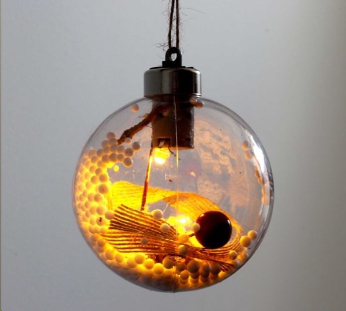 IRIS Gömb alakú /G/ 8cm meleg fehér műanyag-akril LED-es fénydekoráció  (301-03)