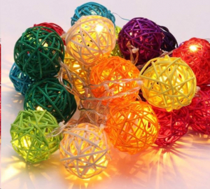 IRIS Gömb alakú fonott/rattan/4m/több színű/20db LED-es/3xAA elemes fénydekoráció  (101-02)