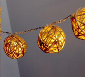 IRIS Gömb alakú fonott/rattan/1,5m/meleg fehér/10db LED-es/3xAA elemes fénydekoráció  (102-01)