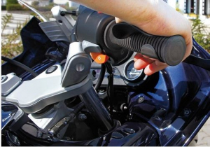 Lampa motorker&eacute;kp&aacute;r csukl&oacute;pihentető, tart&oacute; (0190073)