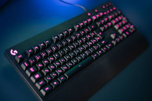 Logitech G213 Prodigy RGB Gaming Magyar billentyűzet fekete (920-010739) 