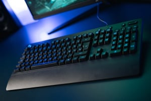 Logitech G213 Prodigy RGB Gaming Magyar billentyűzet fekete (920-010739) 