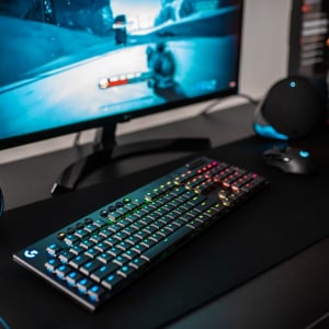 Logitech G915 LIGHTSPEED vezeték nélküli mechanikus amerikai Tactile billentyűzet (920-008910) + Battlefield 2042 skinek