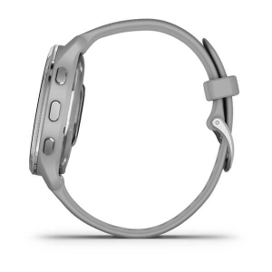 Garmin Venu 2 Plus púderszürke ezüst kerettel, és púderszürke szilikon szíjjal (010-02496-10)