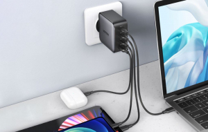 UGREEN CD226 USB-A + 3x USB-C 100W QC3.0 PD hálózati töltő fekete (40747)