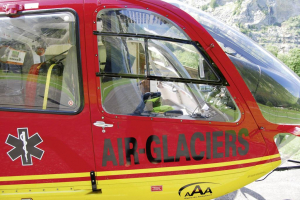 Revell Airbus EC-135 Air-Glaciers Helikopter építőkészlet 1:72 (04986)