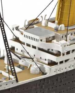 Revell R.M.S. Titanic Hajómodell építőkészlet 1:700 (05210)