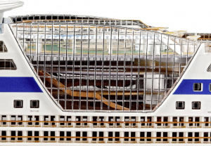 Revell Aida Hajómodell építőkészlet 1:400 (05230)