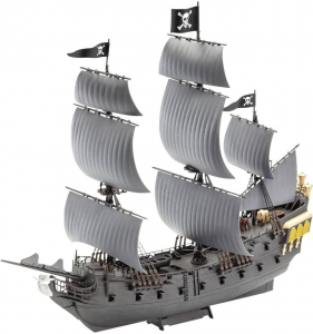 Revell Black Pearl Haj&oacute;modell &eacute;p&iacute;tők&eacute;szlet 1:150 (05499)