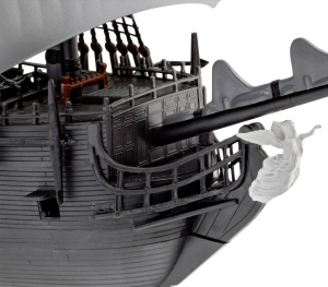 Revell Black Pearl Haj&oacute;modell &eacute;p&iacute;tők&eacute;szlet 1:150 (05499)