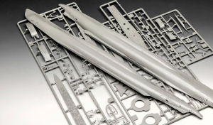 Revell RV 1:144 Das Boot Collectors Edition 40th Anniversary Haj&oacute;modell &eacute;p&iacute;tők&eacute;szlet 1:144 (05675)