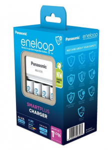 Panasonic BQ-CC55 akkuml&aacute;tor gyorst&ouml;ltő + 4db AA 2000mAh akkumul&aacute;tor (K-KJ55MCD40E)