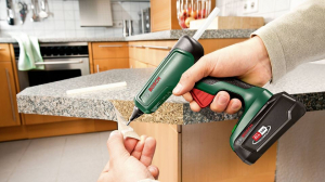 Bosch AdvancedGlue 18V akkumul&aacute;toros ragaszt&oacute;pisztoly akku &eacute;s t&ouml;ltő n&eacute;lk&uuml;l (0603264800)