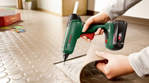 Bosch AdvancedGlue 18V akkumul&aacute;toros ragaszt&oacute;pisztoly akku &eacute;s t&ouml;ltő n&eacute;lk&uuml;l (0603264800)