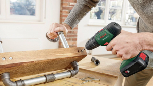 Bosch UniversalImpact 18 akkus kétfokozatú ütvefúró-csavarozógép, 2x 1,5 Ah-s akkumulátorral (06039D4108)