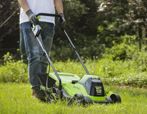Greenworks GD24LM33K2 akkumulátoros fűnyíró, fűgyűjtős, 24V, 33 cm, akkuval és töltővel (2516107UA-GW)