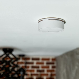 Shelly Plus Smoke WiFi-s okos f&uuml;st&eacute;rz&eacute;kelő szenzor (ALL-KIE-PLUSSMOKE)