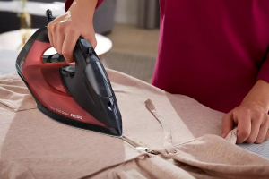 Philips DST7022/40 7000 Series gőzölős vasaló fekete-piros