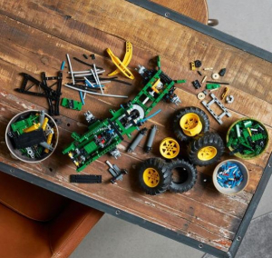 Lego Technic: John Deere 948L-II Skidder 42157