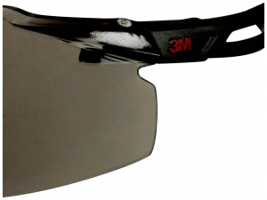 3M SecureFit SF502SGAF-BLK védőszemüveg, párásodásmentes, szürke lencse, fekete