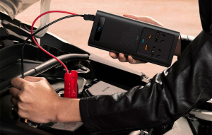 Baseus autós inverter 300W 24V CN / EU fekete (C00337600111-00)