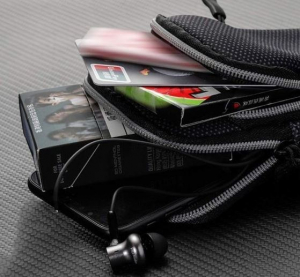 Swissten: Karra csatolható telefontartó táska fekete (32903500)