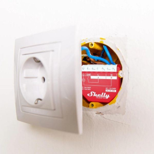 Shelly Qubino Wave 1PM egy &aacute;ramk&ouml;r&ouml;s fogyaszt&aacute;sm&eacute;rős okosrel&eacute; Z-Wave protokoll kompatibilis (3800235269022)