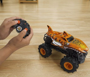 Mattel Hot Wheels Monster Trucks távirányítós autó - Tigershark (HNV03)