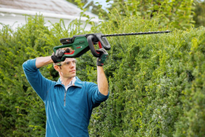 Bosch UniversalHedgeCut 18-50 akkus sövényvágó akkumulátor nélkül (0600849K00)