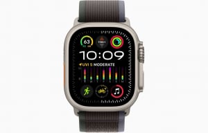 Apple Watch Ultra 2 GPS + Cellular 49mm titántok, kék-fekete terep pánt (M/L) (MRF63FD/A)