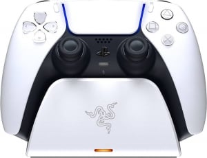 Razer gyorstöltő állvány PS5 kontrollerhez fehér (RC21-01900100-R3M1)