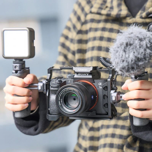 Ulanzi UURig C-A7M4 Sony A7IV/ A7III/ A7RIII fém kamera keret (UL-2896)