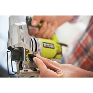 RYOBI RJS1050-K sz&uacute;r&oacute;fűr&eacute;sz 680W