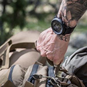 Suunto Core Alpha Stealth karóra (SS050504000)