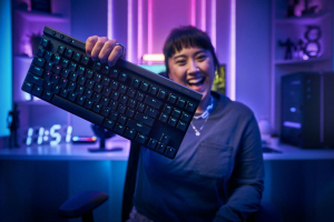 Logitech G515 LIGHTSPEED TKL Gaming vezeték nélküli US Linear billentyűzet fekete (920-012540)
