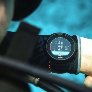 Suunto D5 All Black b&uacute;v&aacute;r&oacute;ra fekete (SS050192000)