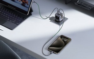 Ugreen Nexode RG 2xUSB-C + USB-A hálózati töltő (Robot GaN) 65W (25685B)