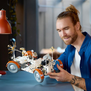 Lego Technic NASA Apollo holdjáró jármű (42182)