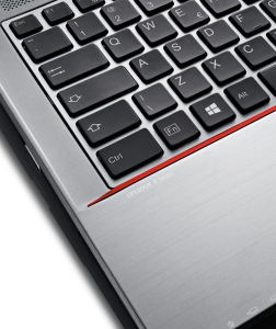 Fujitsu Lifebook E746 Laptop i5-6200U/8GB/240GB ezüst - felújított!