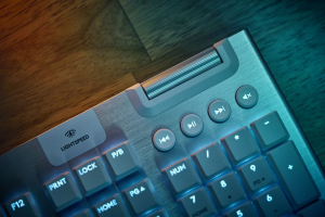 Logitech G915 X Lightspeed vezeték nélküli amerikai nemzetközi Tactile billentyűzet fehér (920-012690)
