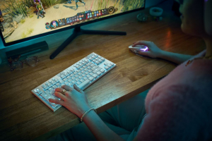 Logitech G915 X Lightspeed TKL amerikai nemzetközi Tactile billentyűzet fehér (920-012737)