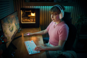Logitech G915 X Lightspeed TKL amerikai nemzetközi Tactile billentyűzet fehér (920-012737)