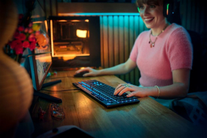 Logitech G915 X Lightspeed vezet&eacute;k n&eacute;lk&uuml;li amerikai nemzetk&ouml;zi Tactile billentyűzet fekete (920-012676)