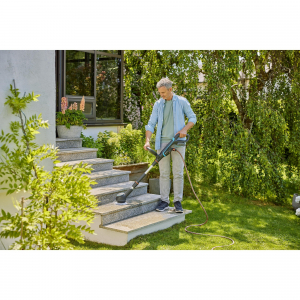 GARDENA akkumul&aacute;toros t&ouml;bbfunkci&oacute;s fugatiszt&iacute;t&oacute; AquaBrush Compact 18V P4A solo, kem&eacute;nypadl&oacute;-tiszt&iacute;t&oacute; (sz&uuml;rke/t&uuml;rkiz, akkumul&aacute;tor &eacute;s t&ouml;ltő n&eacute;lk&uuml;l, POWE