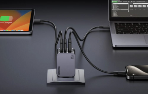 UGREEN Nexode Pro 65W USB-A + 2xUSB-C hálózati töltő + USB-C kábel (25871)