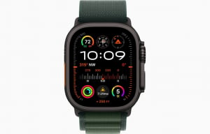 Apple Watch Ultra 2 GPS + Cellular 49mm (új bevonat) fekete titántok, sötétzöld alpesi pánt M méret (MX4R3CM/A)