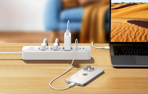 UGREEN CD286 Power Strip 3 aljzatos elosztó + 1x USB-C + 2x USB-A 2m fehér (25357)
