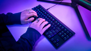 Logitech G515 TKL vezet&eacute;kes Gaming US Tactile billentyűzet fekete (920-012872)